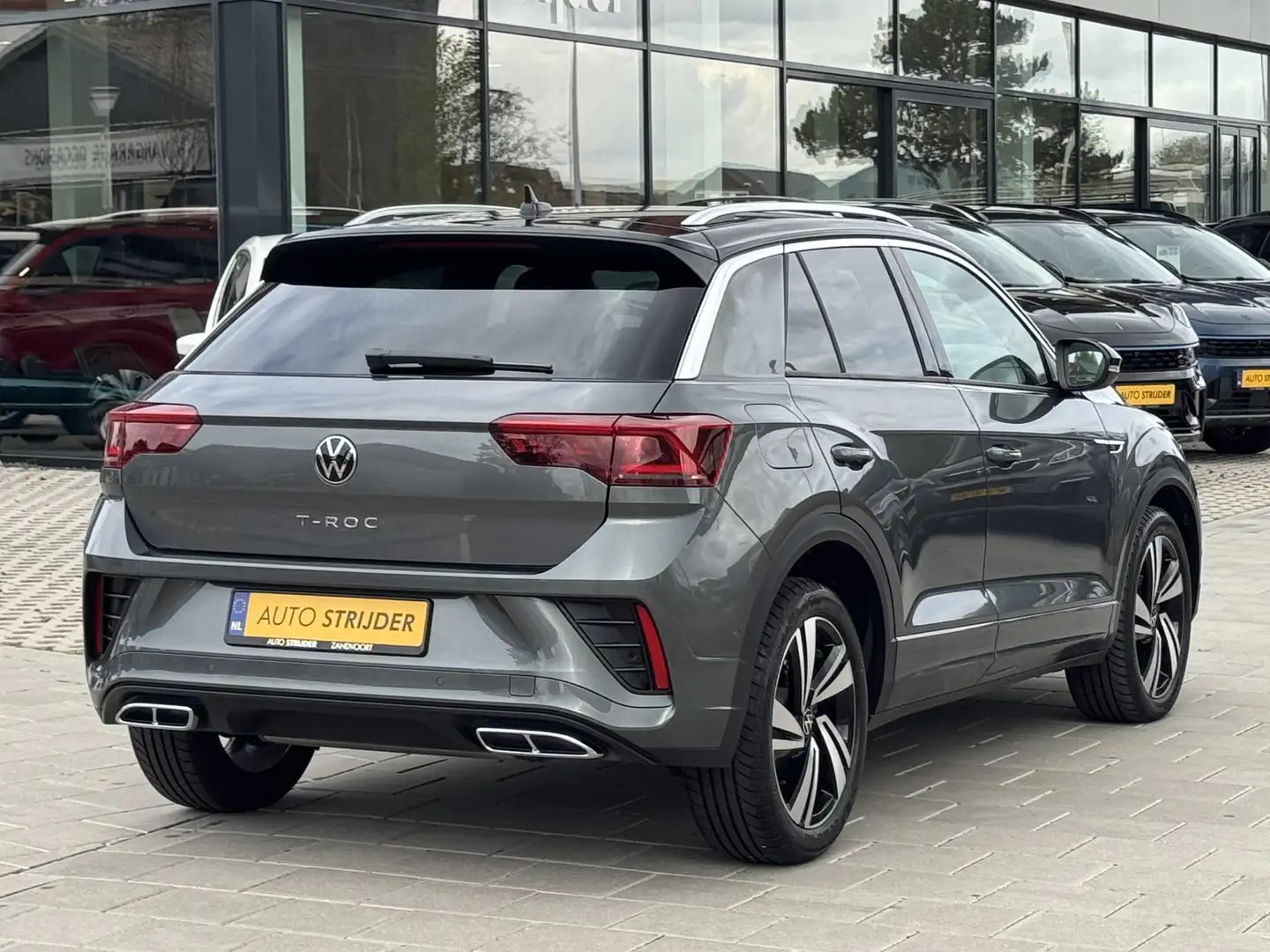 Volkswagen T-Roc 1.5 TSI R-Line AUTOMAAT | Camera | Stoelverw. | El Grijs - 2