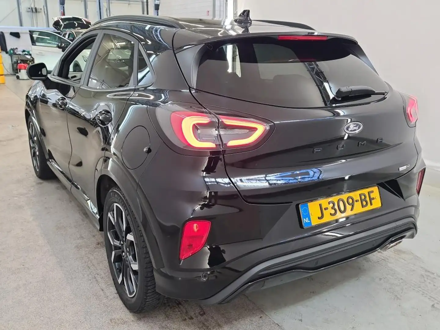 Ford Puma 1.0 EcoBoost Hybrid ST-Line X Winter Pack | Carpla Zwart - 2