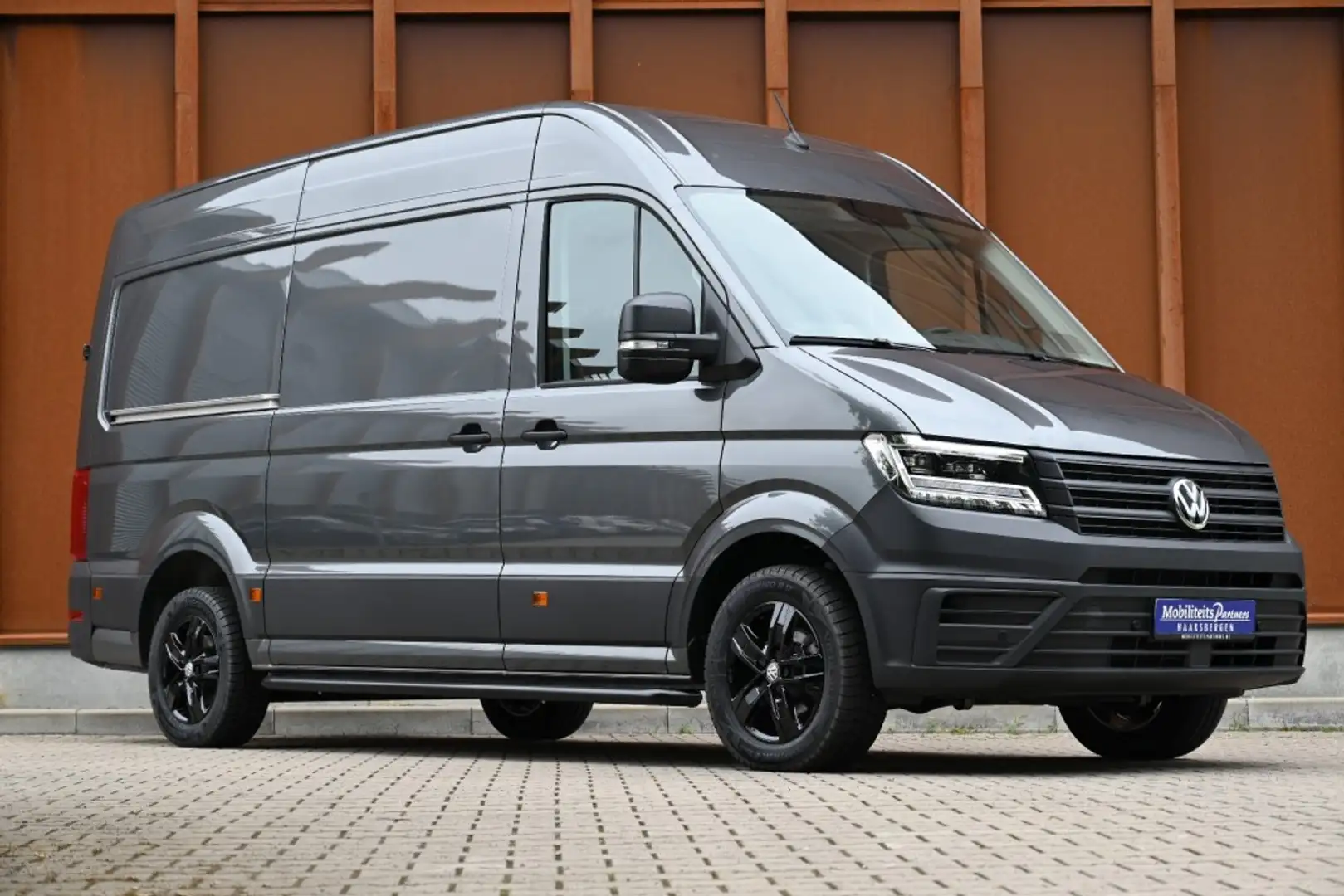 Volkswagen Crafter 2.0 TDI L3H3 140pk  LEDER  LED  € 399 pm =  5jr Grijs - 2