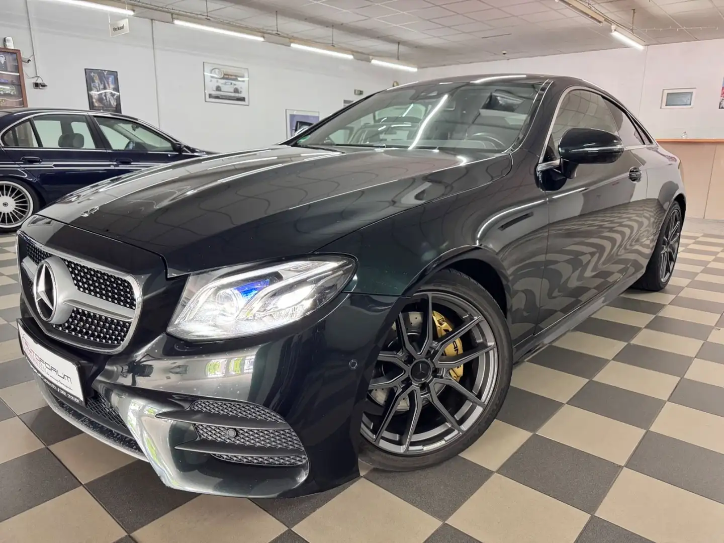 Mercedes-Benz E 300 d Coupe Amg Line Verde - 1