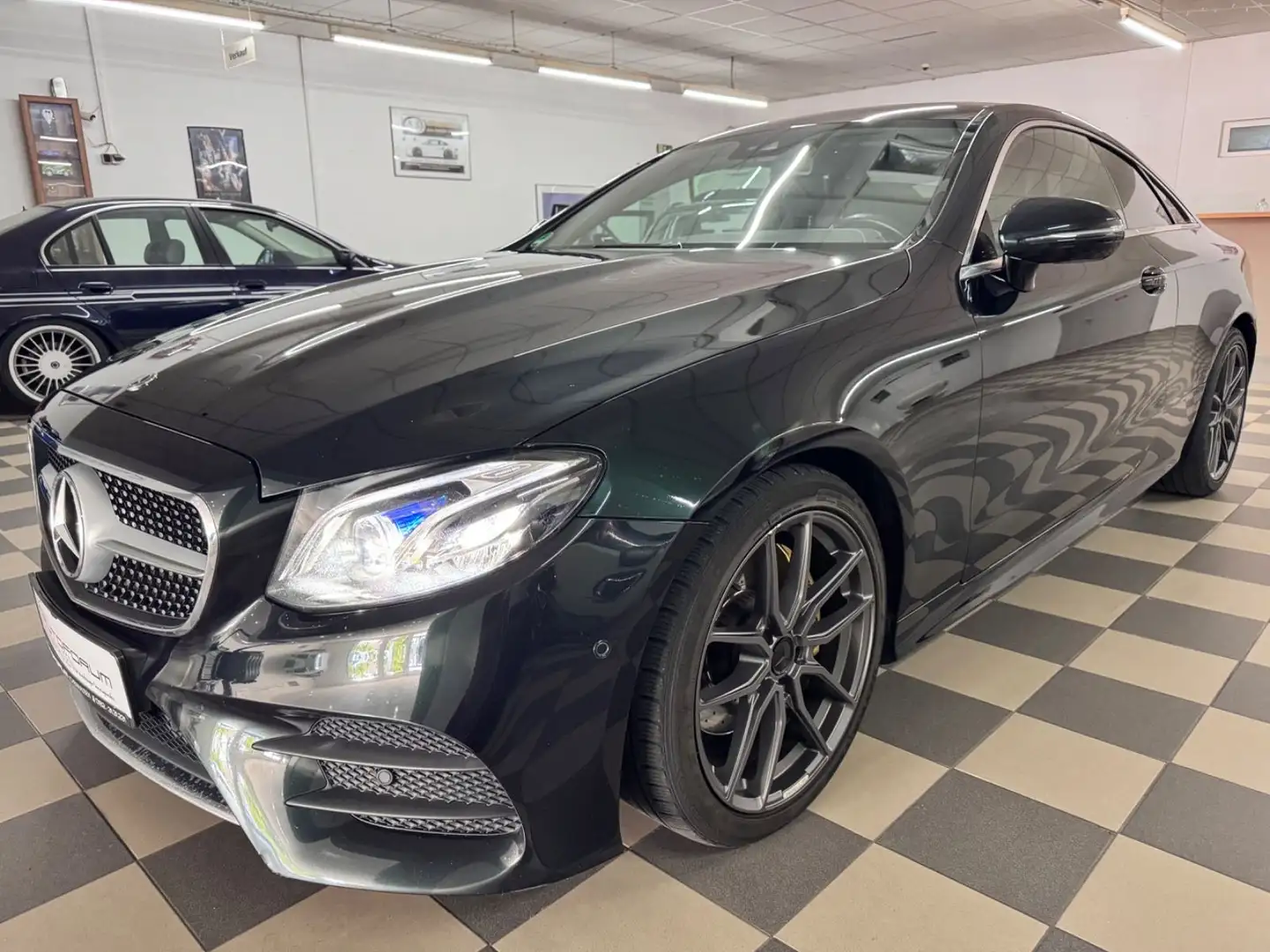 Mercedes-Benz E 300 d Coupe Amg Line Verde - 2