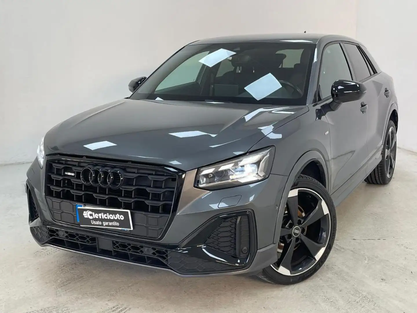 Audi Q2 35 TDI quattro S tronic Identity Black Gris - 1