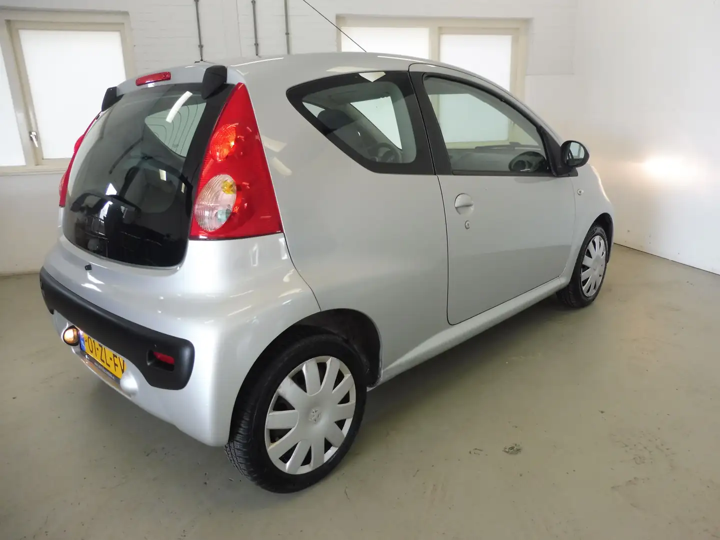 Peugeot 107 1.0-12V XS elec ramen | CPV | Boekjes | Nwe APK Gris - 2