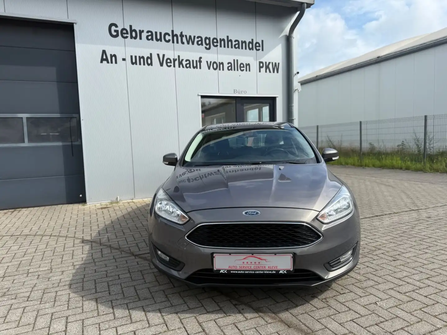 Ford Focus Lim. Business*NAVI*PDC*SHZ*LHZ*LM FELGEN Brun - 2