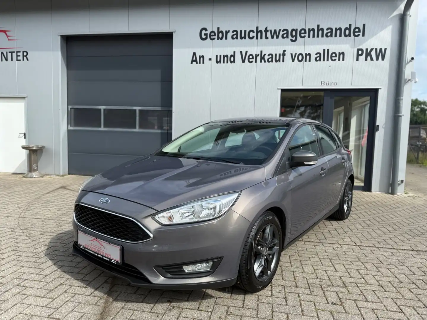Ford Focus Lim. Business*NAVI*PDC*SHZ*LHZ*LM FELGEN Brun - 1