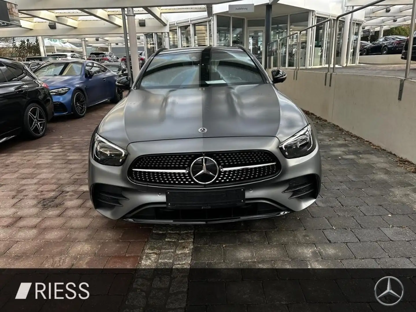 Mercedes-Benz E 450 4M T AMG Sport Night Magno Distr Pano AHK Wide Grau - 2