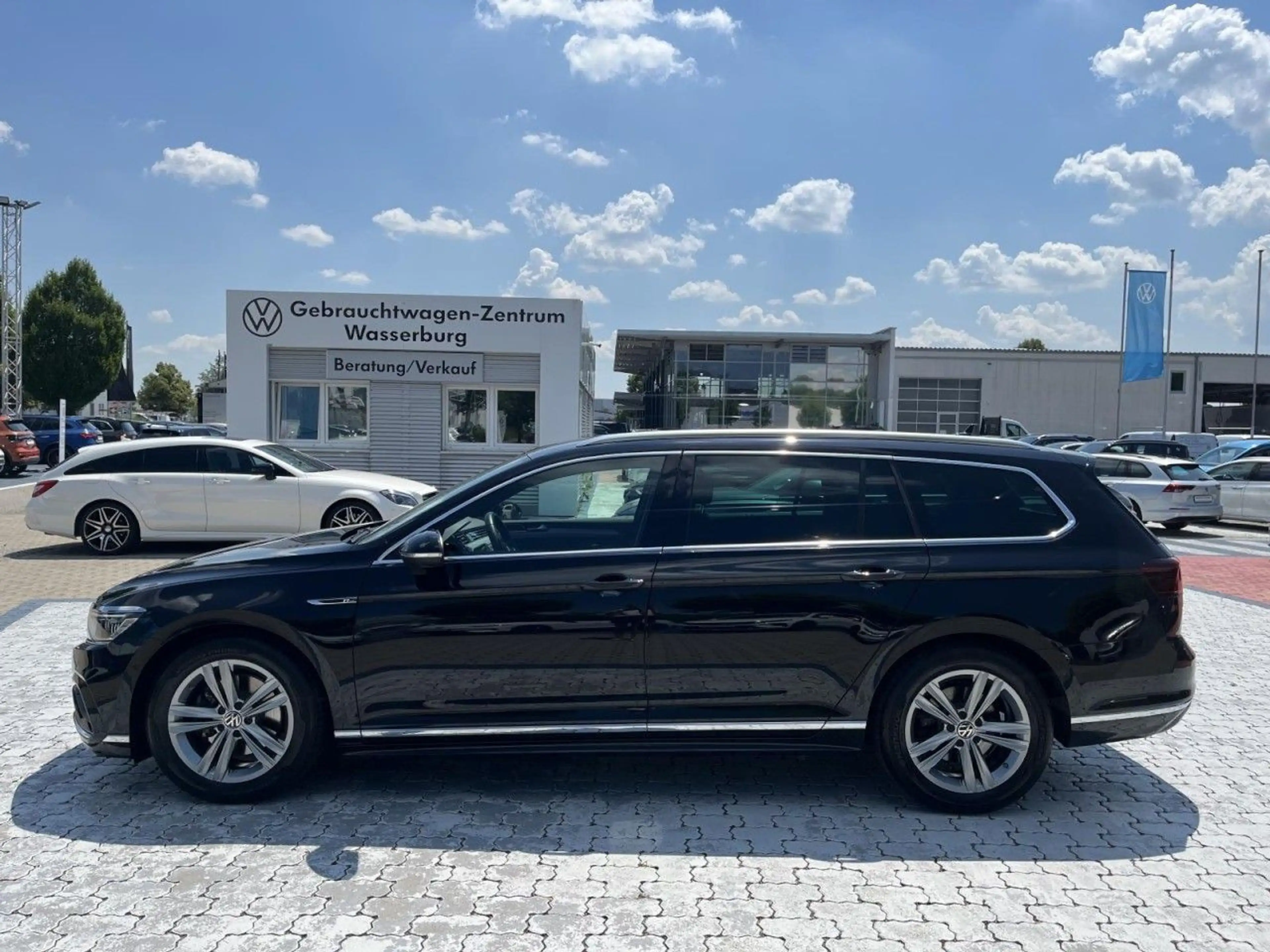 Volkswagen Passat Variant 2.0 TDI DSG R-Line (MatrixLED+AHK — photo 4