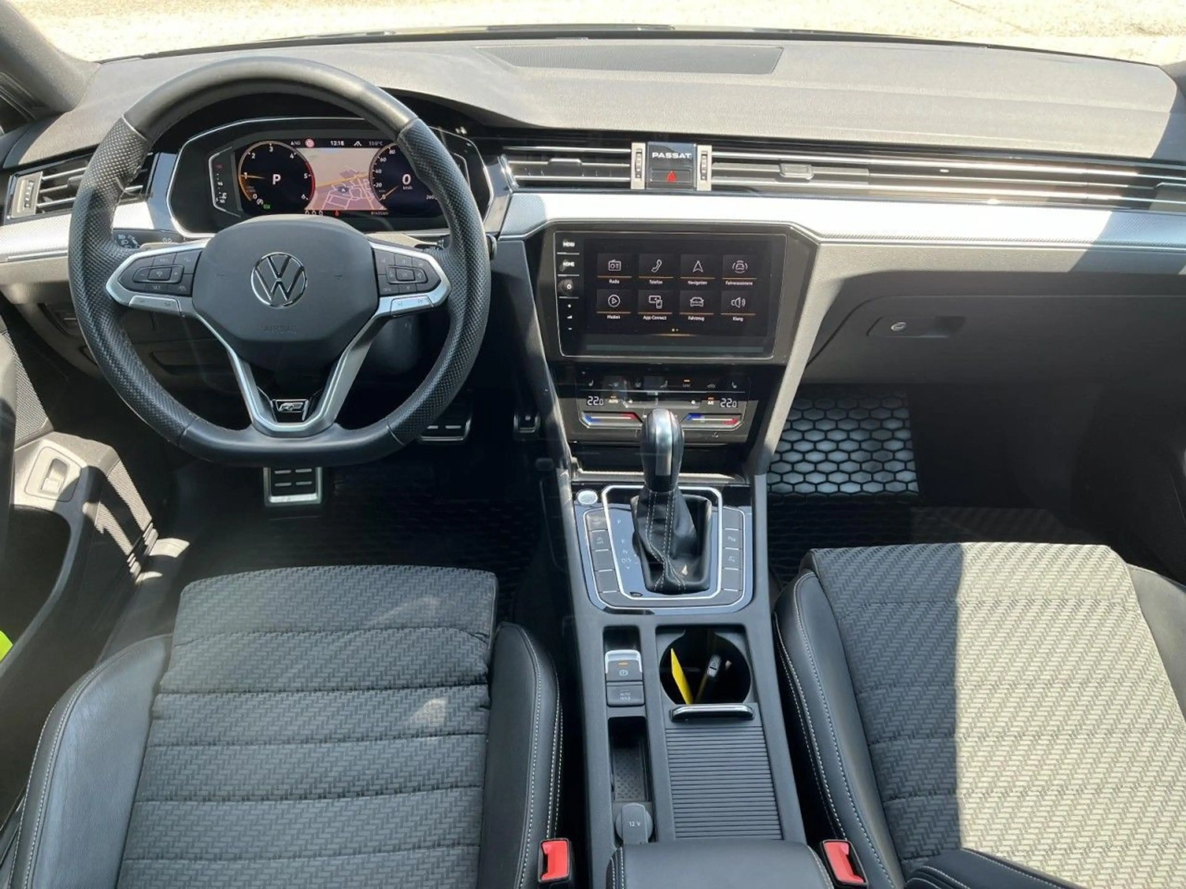 Volkswagen Passat Variant 2.0 TDI DSG R-Line (MatrixLED+AHK — photo 13