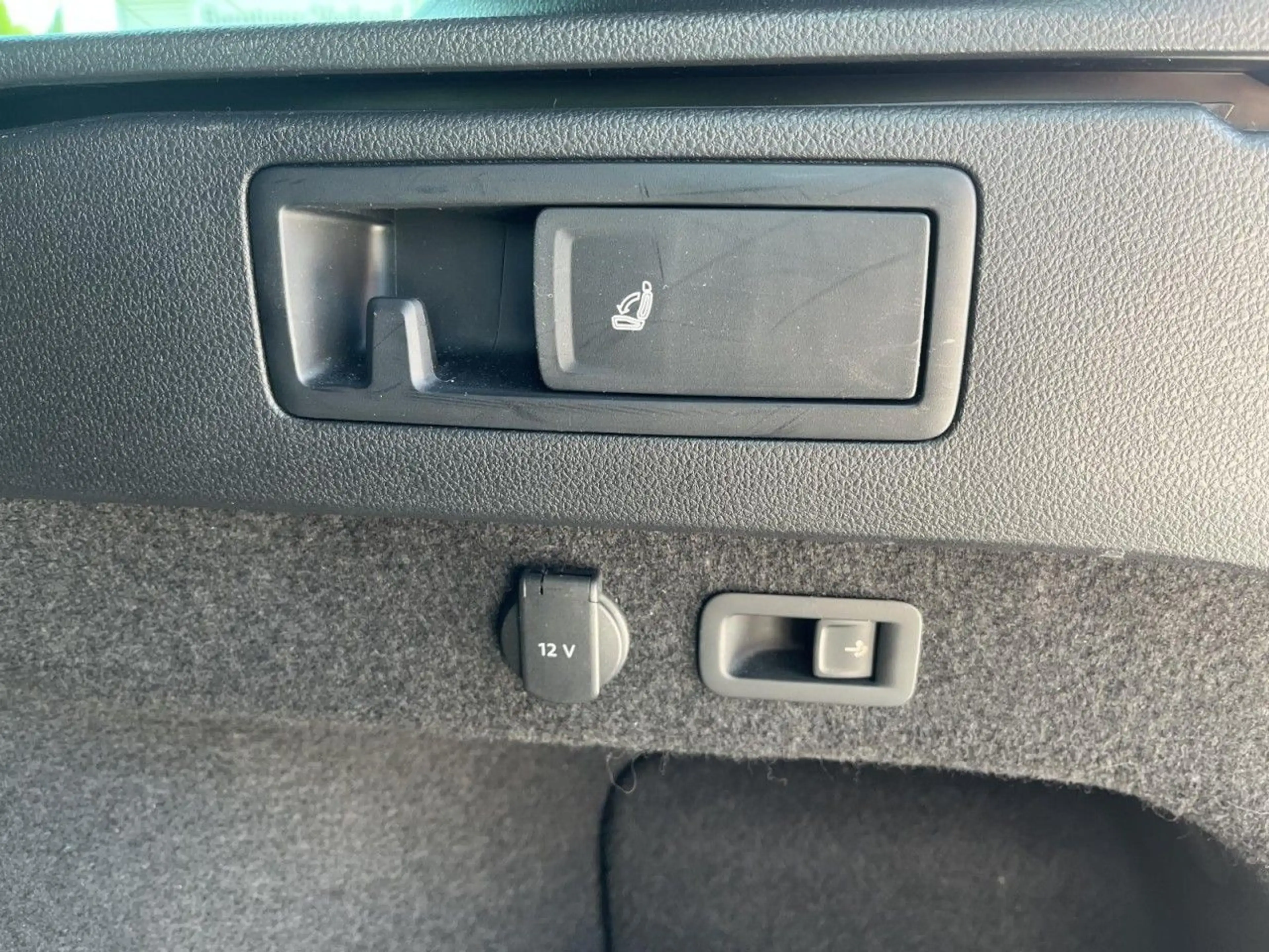 Volkswagen Passat Variant 2.0 TDI DSG R-Line (MatrixLED+AHK — photo 8