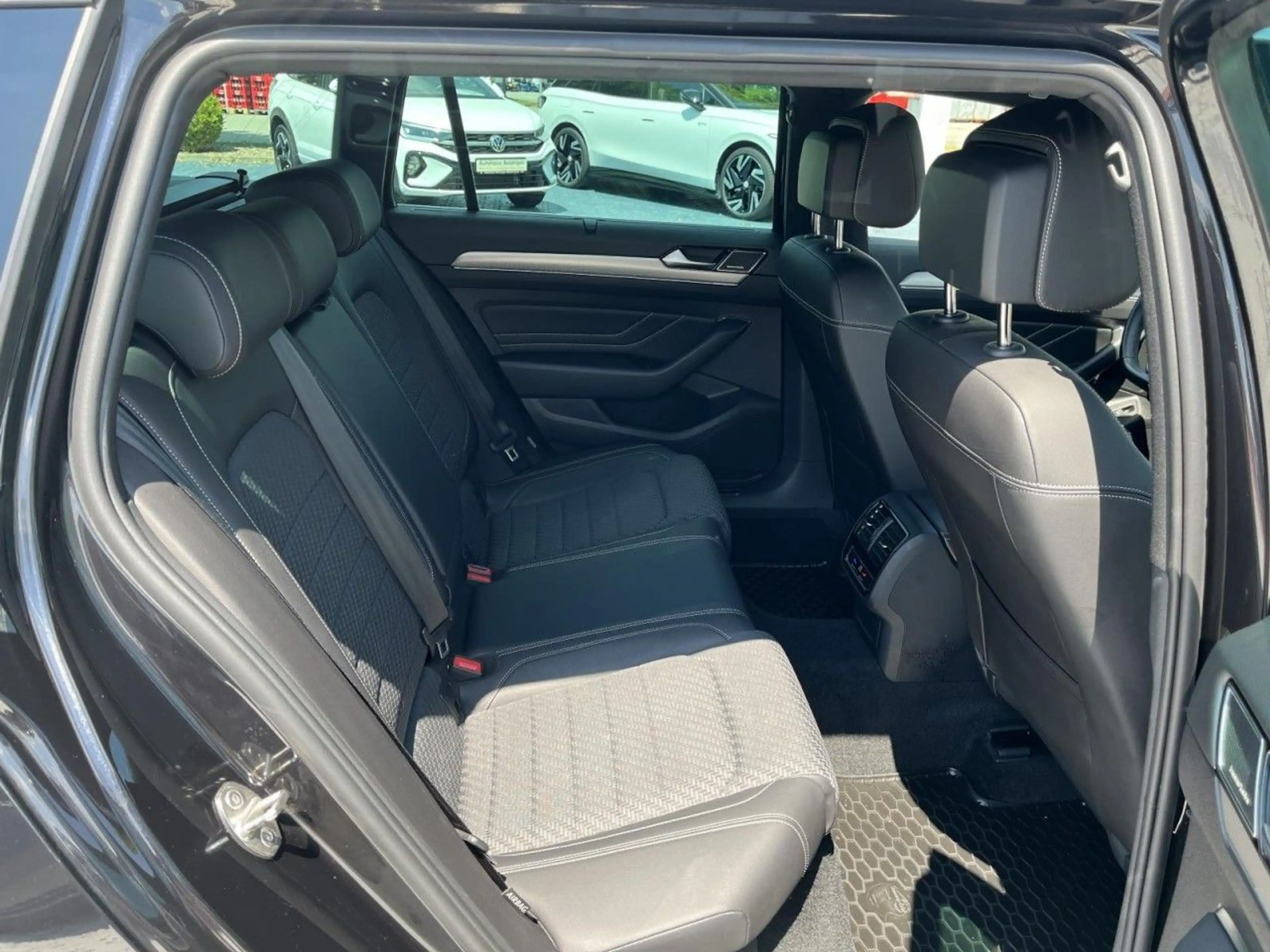 Volkswagen Passat Variant 2.0 TDI DSG R-Line (MatrixLED+AHK — photo 10