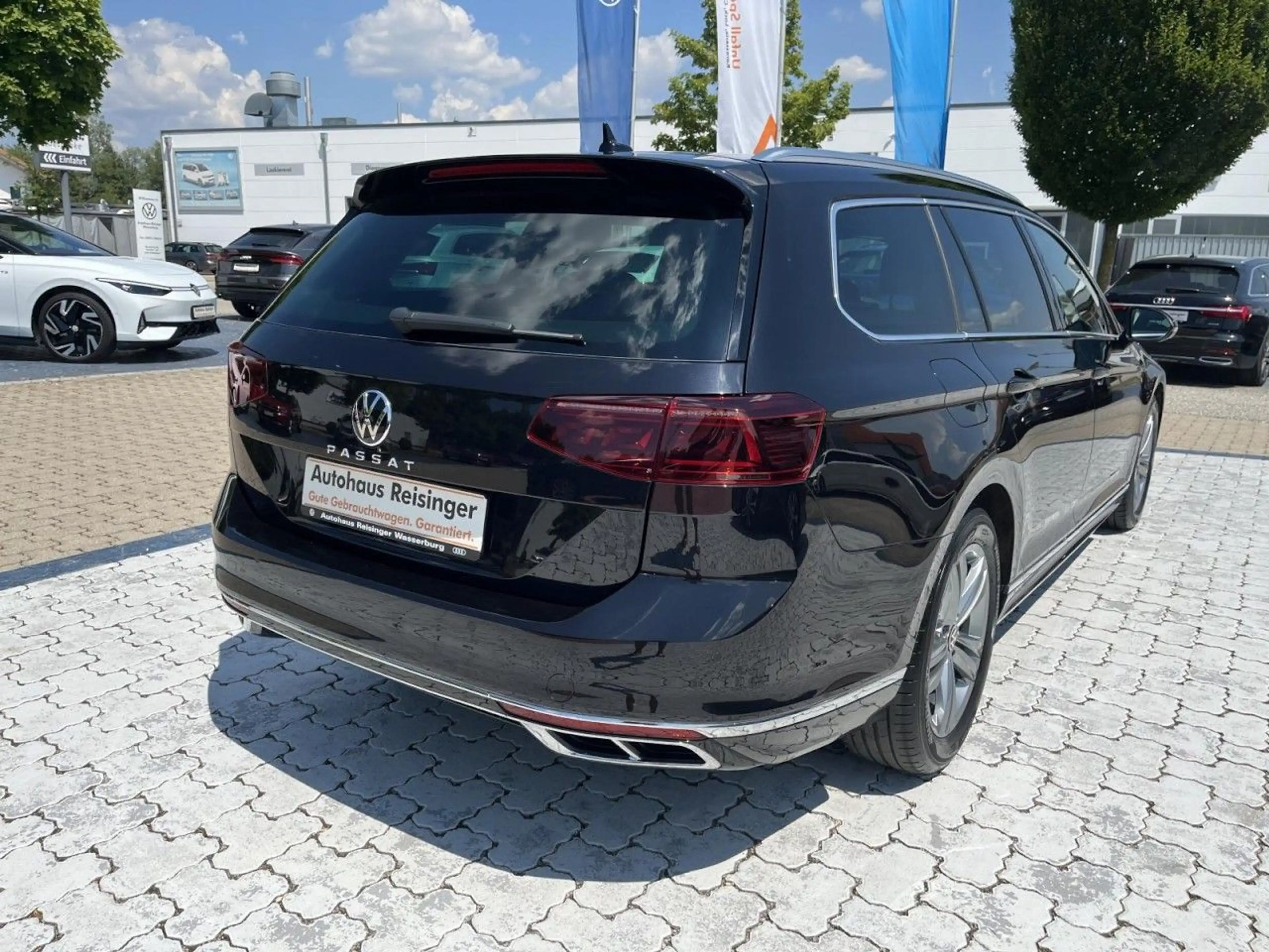 Volkswagen Passat Variant 2.0 TDI DSG R-Line (MatrixLED+AHK — photo 3