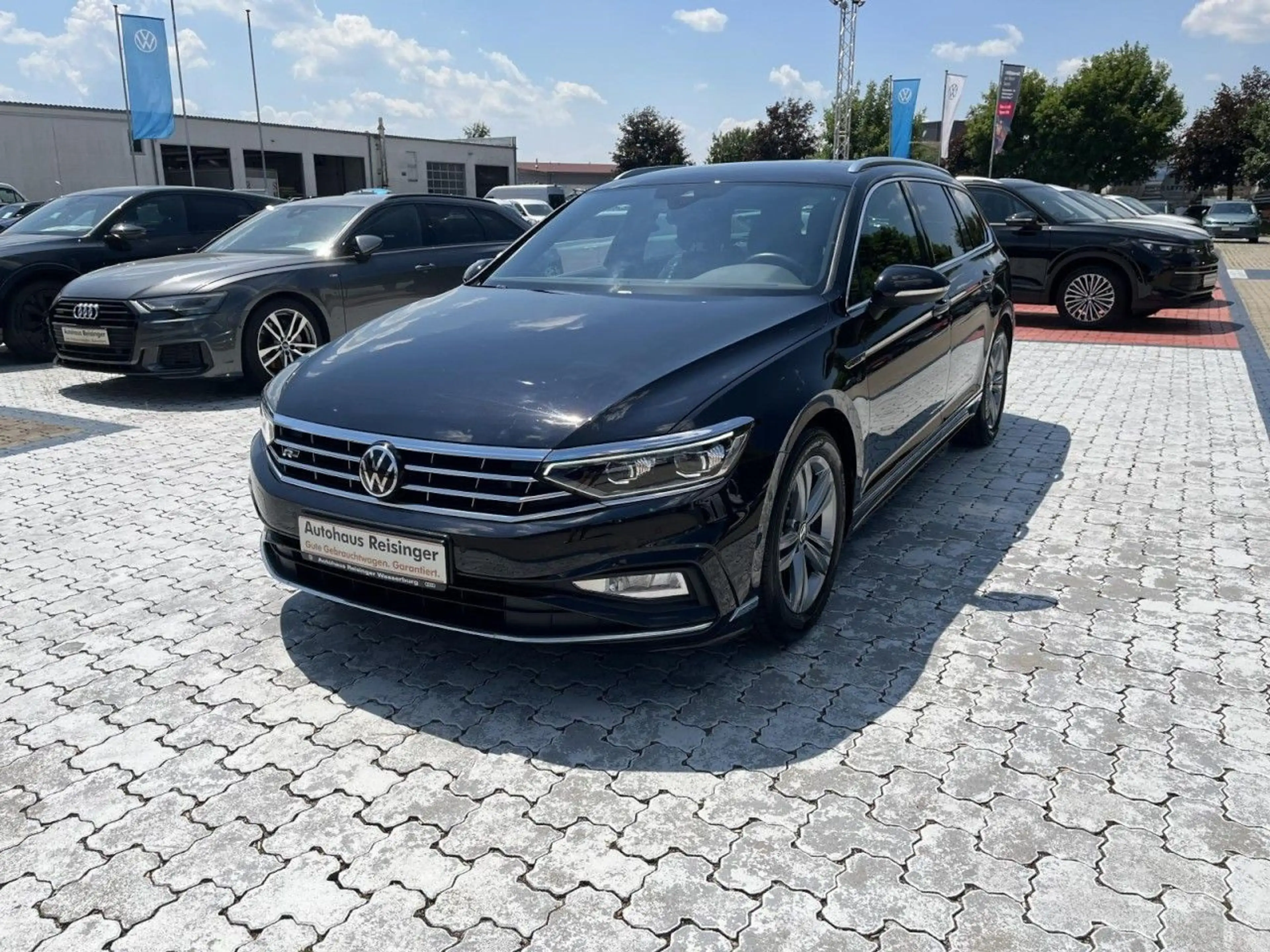 Volkswagen Passat Variant 2.0 TDI DSG R-Line (MatrixLED+AHK — photo 2