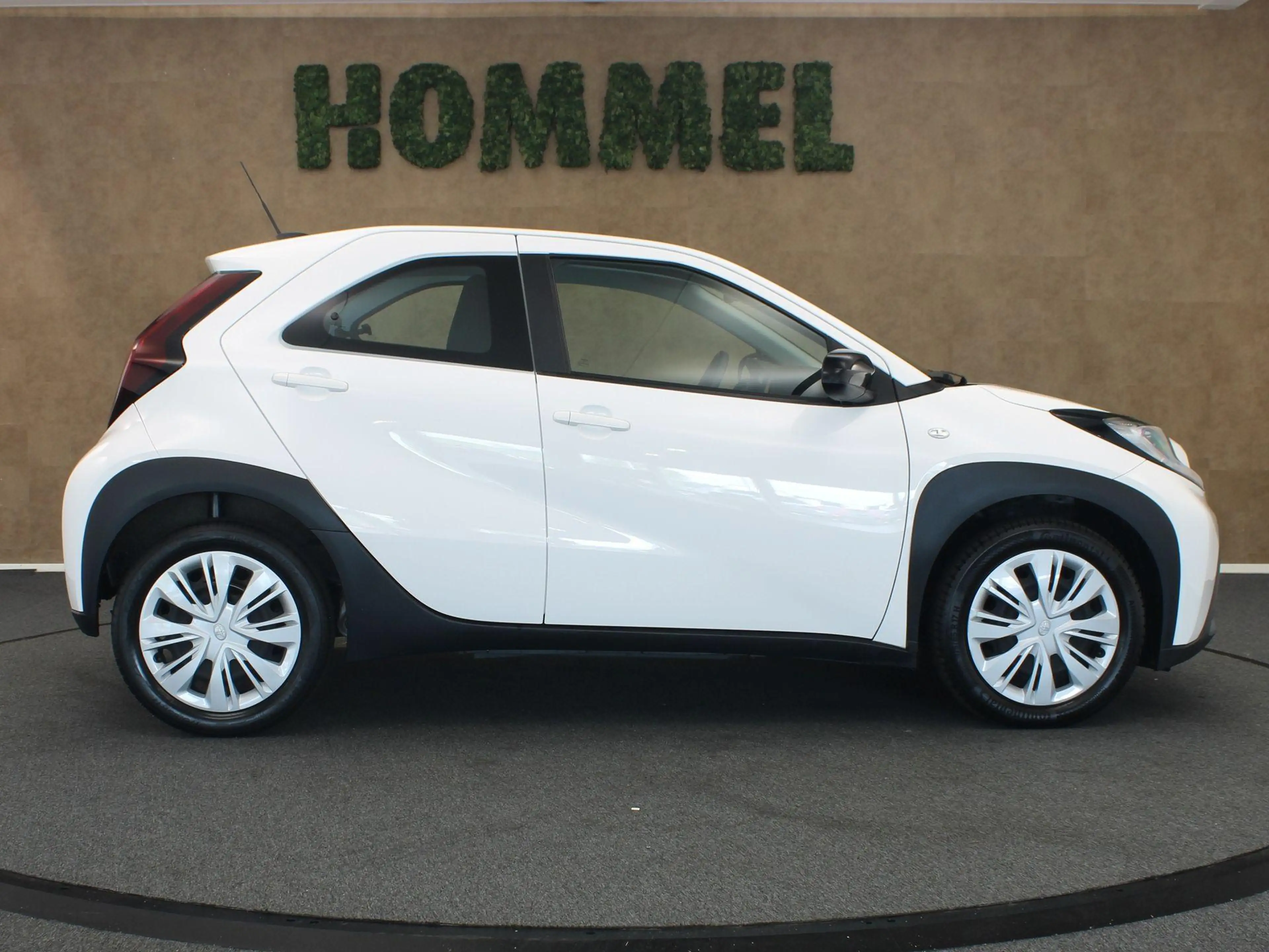 Toyota Aygo X 1.0 VVT-i MT Play - ORIGINEEL NEDERLANDSE AUTO - A — photo 10