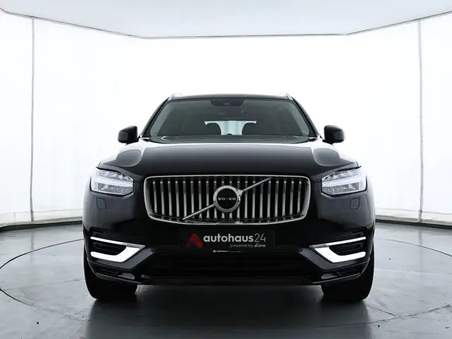 Volvo XC90 view 2
