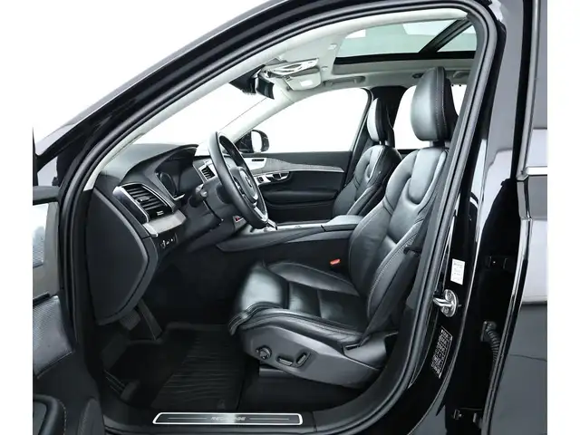 Volvo XC90 view 8