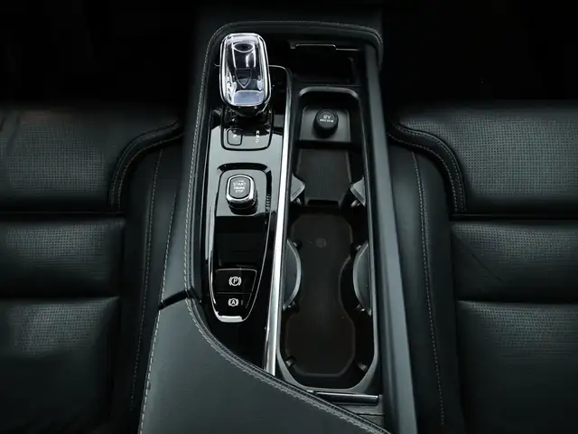 Volvo XC90 view 13