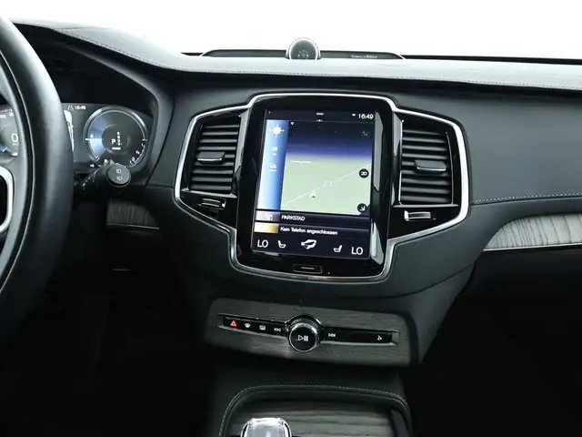 Volvo XC90 view 11