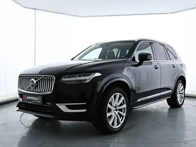Volvo XC90 view 3