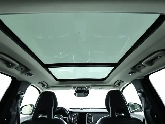 Volvo XC90 view 17