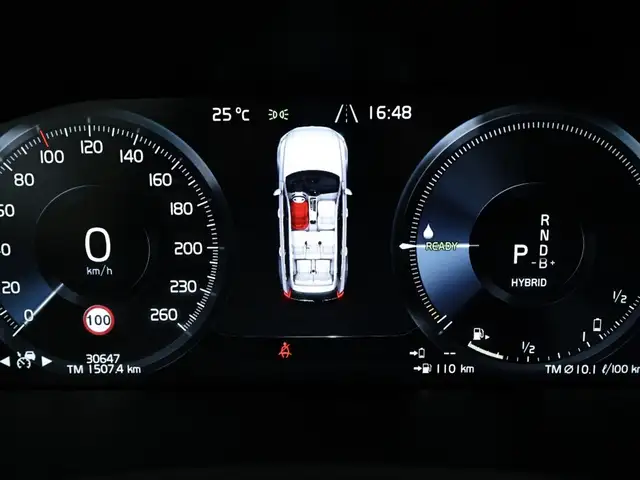 Volvo XC90 view 7