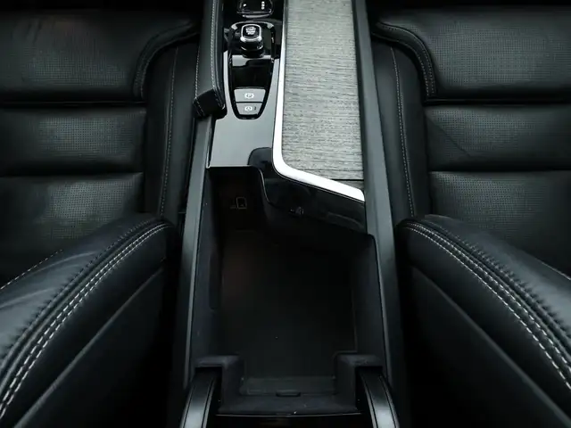 Volvo XC90 view 14