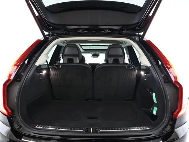 Volvo XC90 view 6