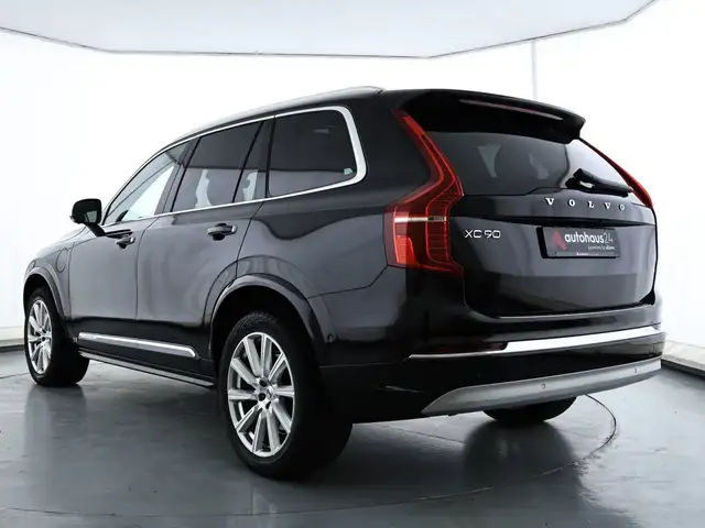 Volvo XC90 view 4