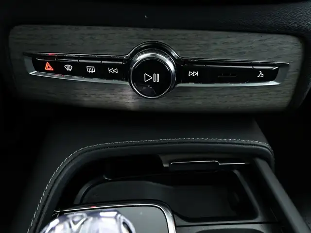 Volvo XC90 view 12