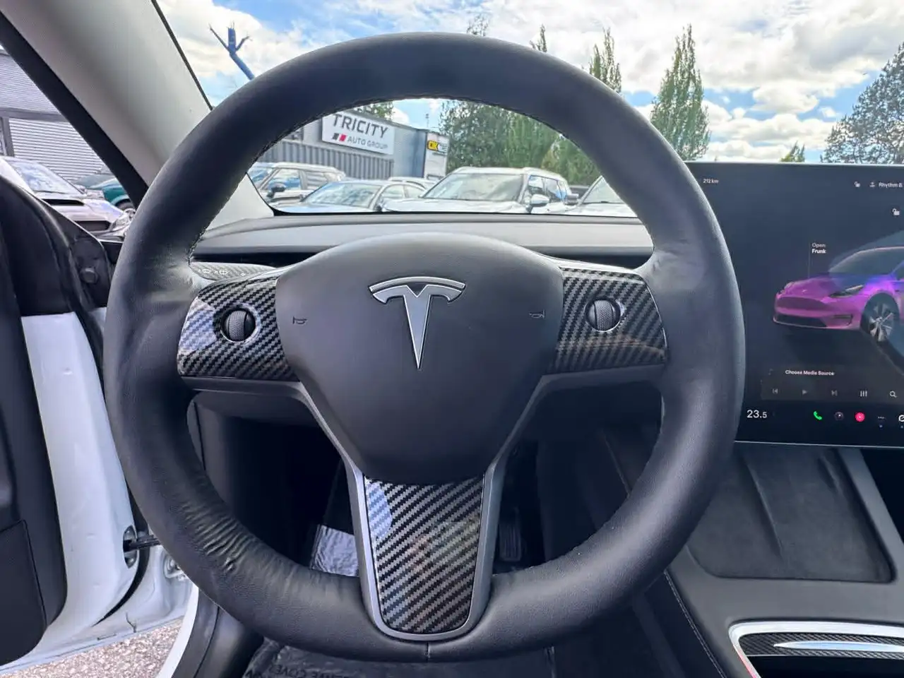 Tesla Model Y снимка Tesla Model Y