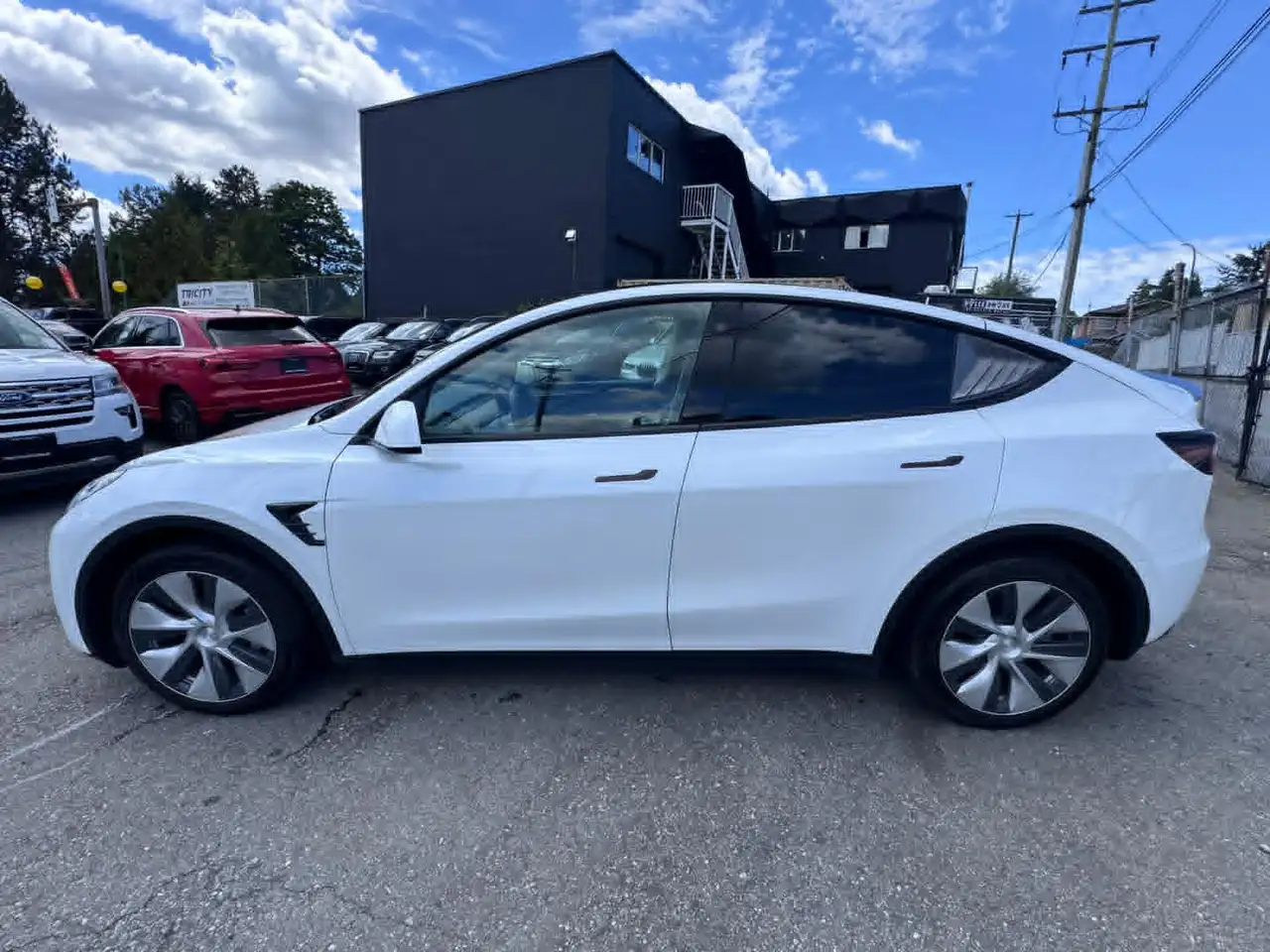 Tesla Model Y снимка Tesla Model Y