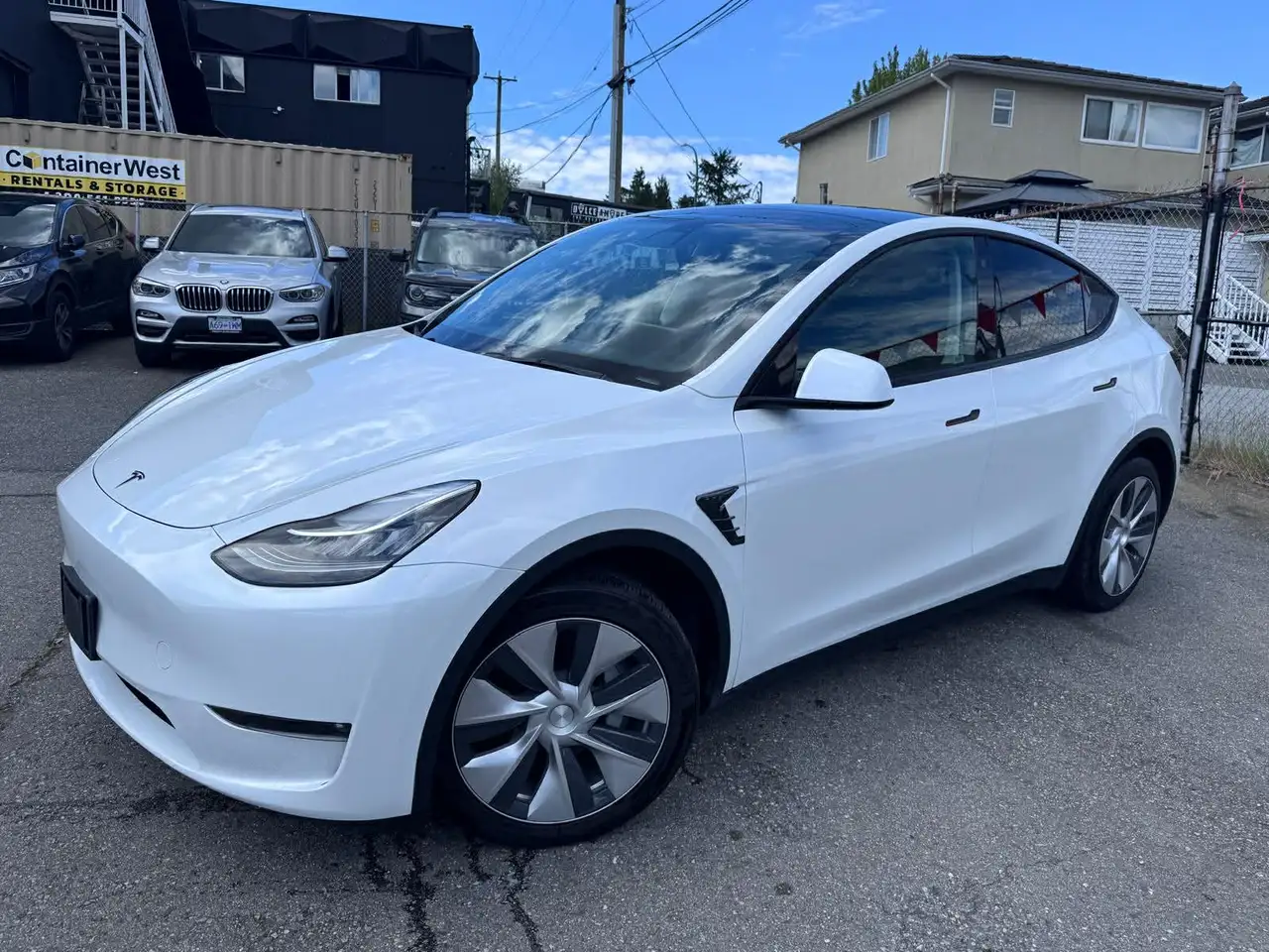 Tesla Model Y снимка Tesla Model Y