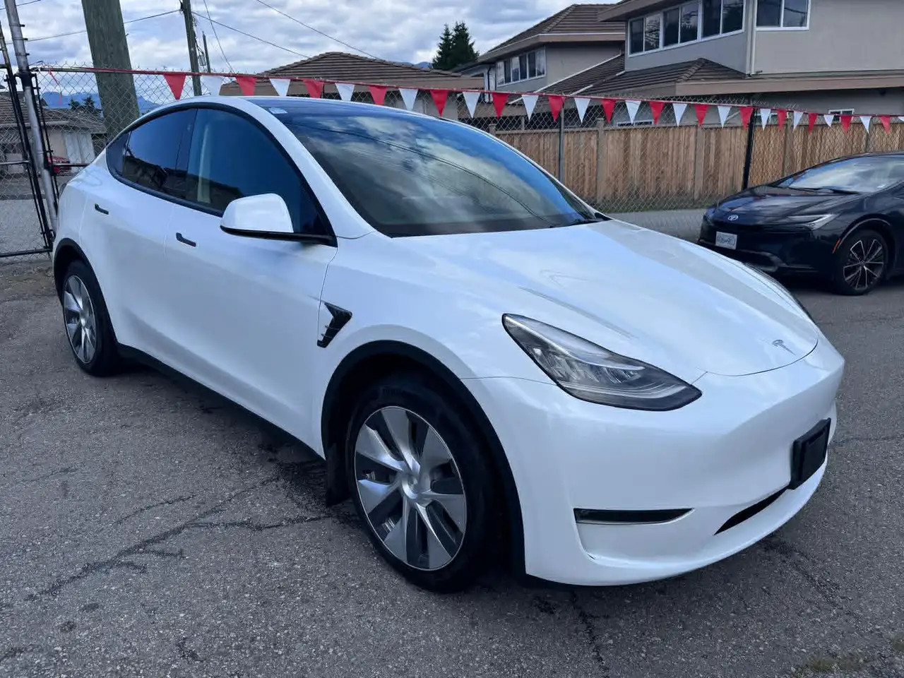 Tesla Model Y снимка Tesla Model Y