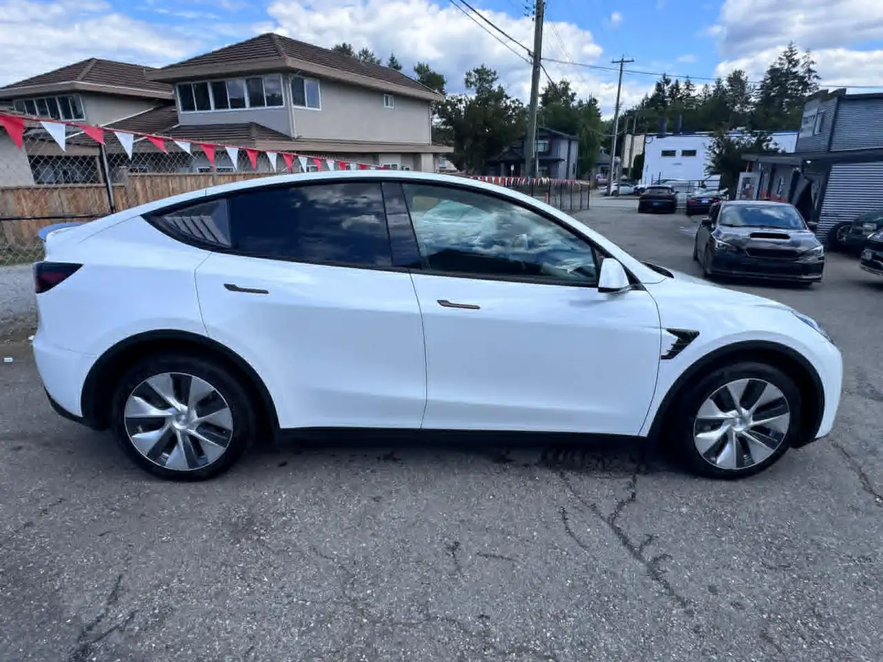 Tesla Model Y снимка Tesla Model Y