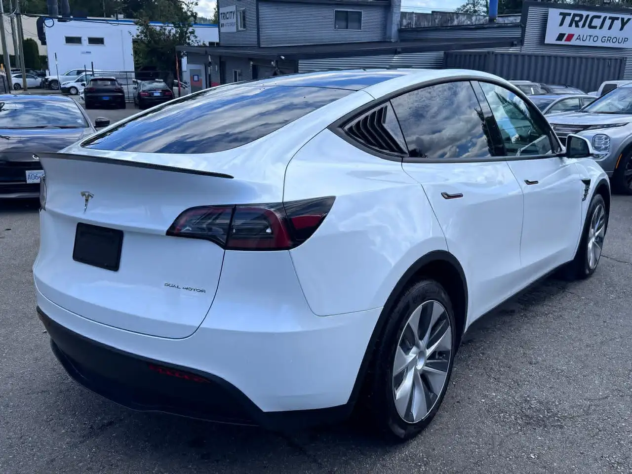 Tesla Model Y снимка Tesla Model Y