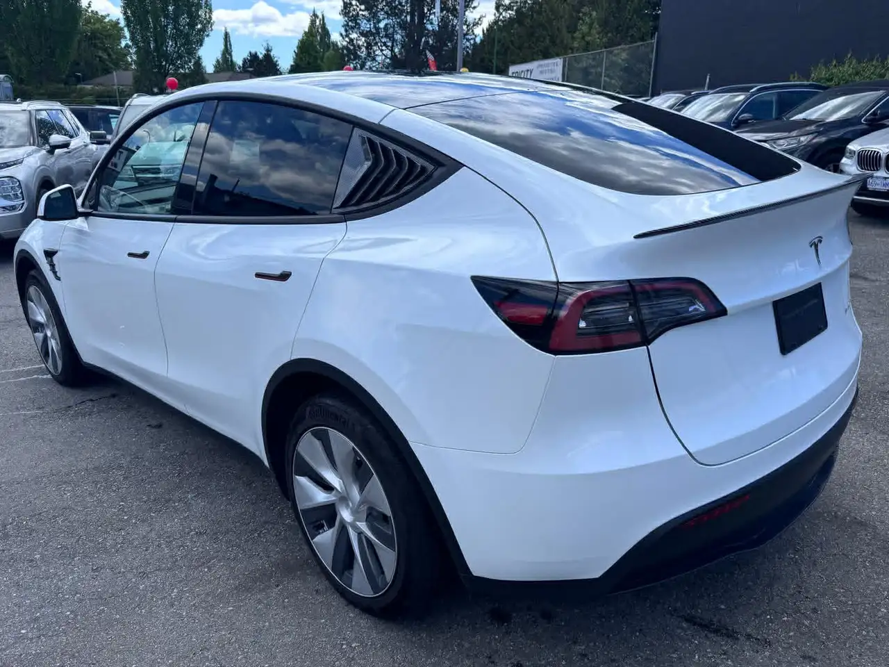 Tesla Model Y снимка Tesla Model Y