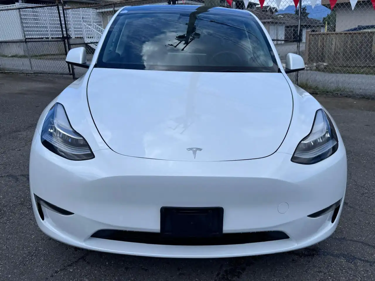 Tesla Model Y снимка Tesla Model Y