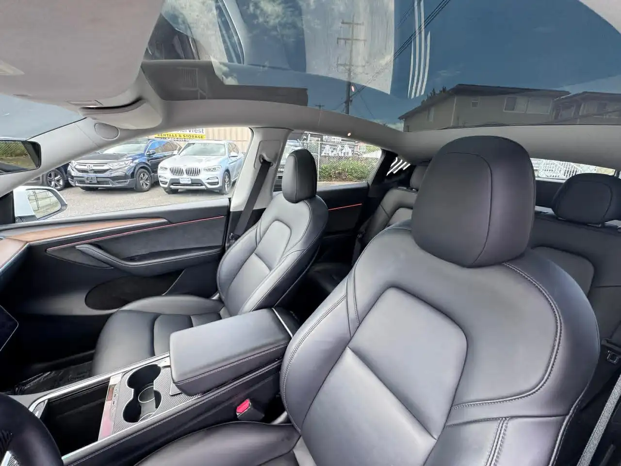 Tesla Model Y снимка Tesla Model Y