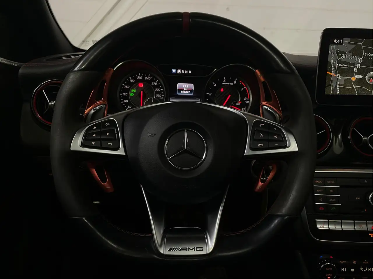 Mercedes-Benz GLA снимка Mercedes-Benz GLA
