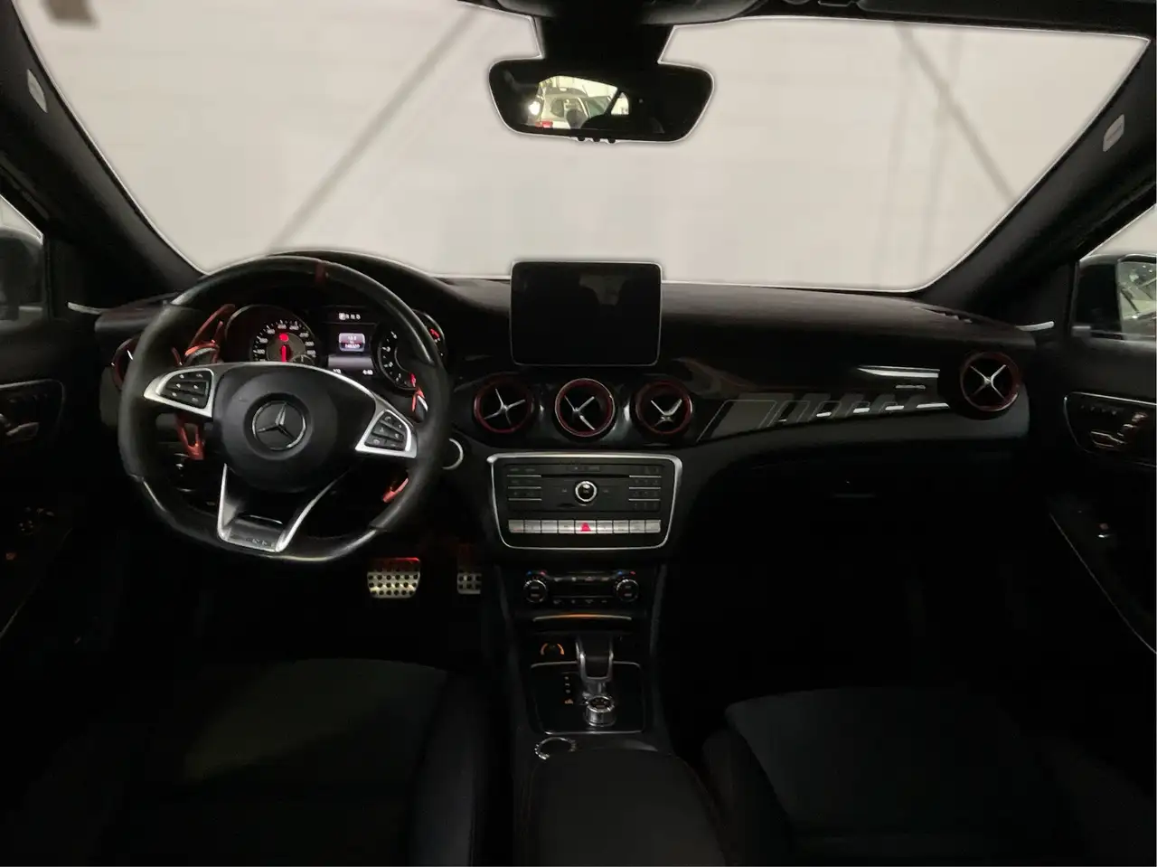 Mercedes-Benz GLA снимка Mercedes-Benz GLA