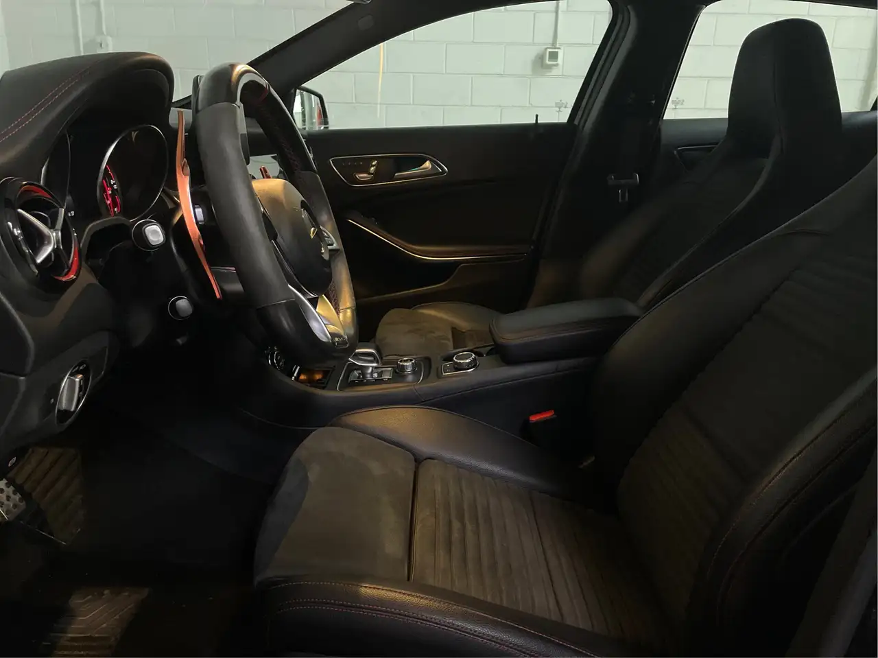 Mercedes-Benz GLA снимка Mercedes-Benz GLA