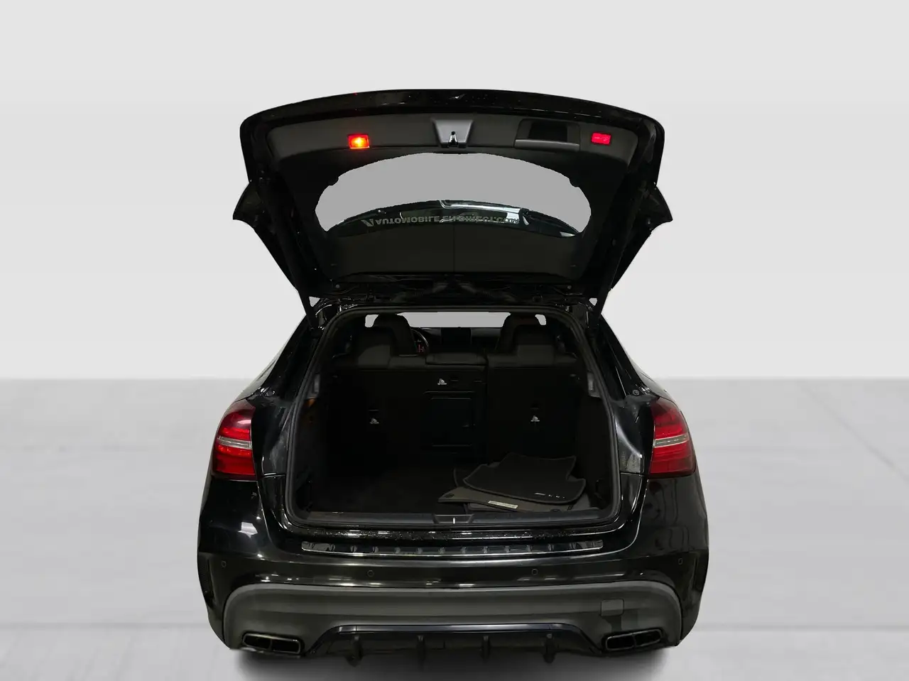 Mercedes-Benz GLA снимка Mercedes-Benz GLA