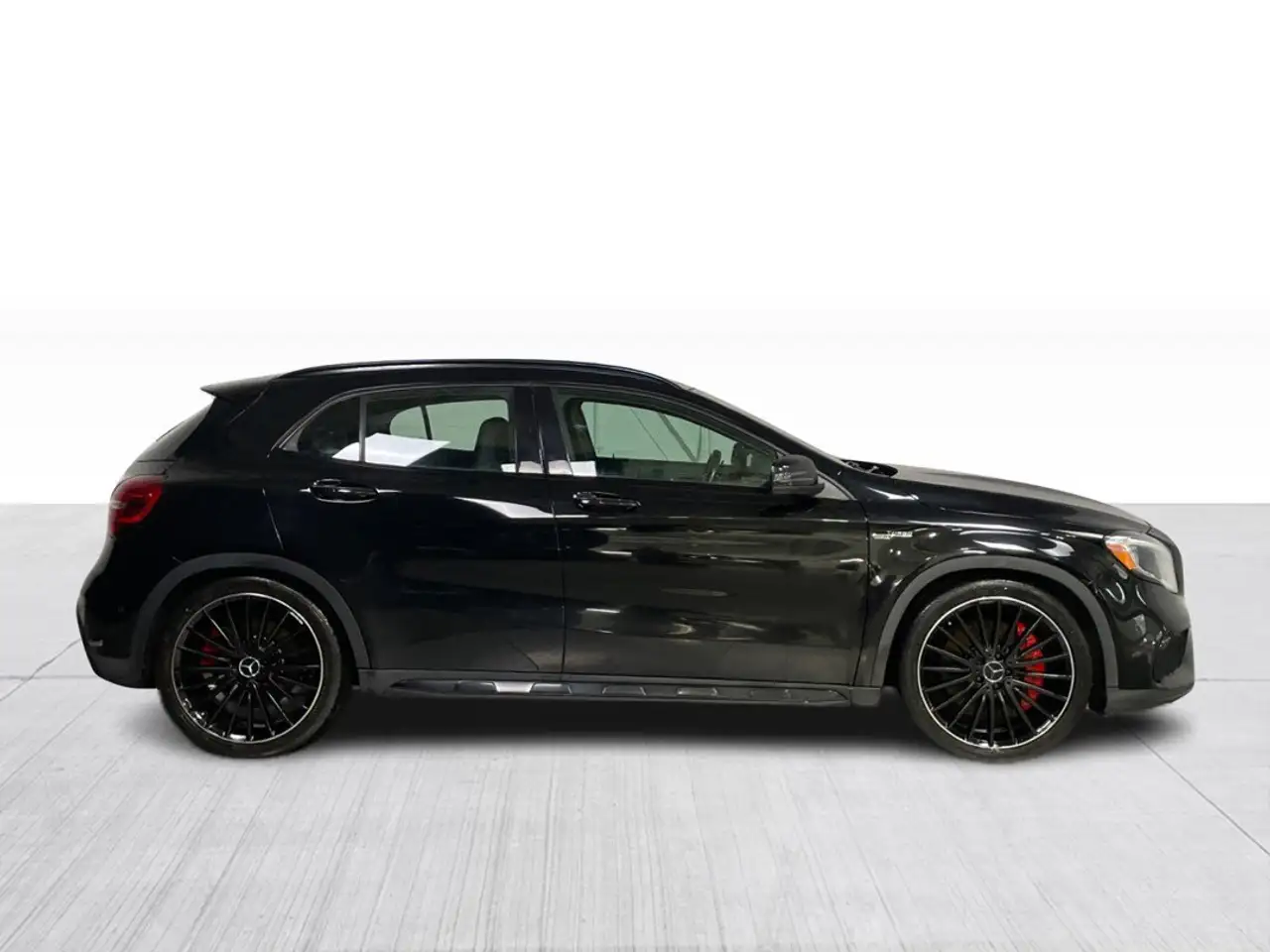 Mercedes-Benz GLA снимка Mercedes-Benz GLA