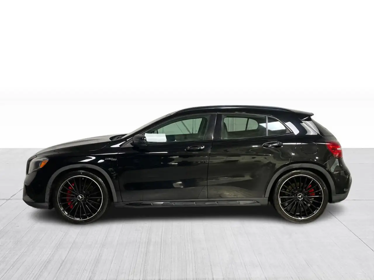 Mercedes-Benz GLA снимка Mercedes-Benz GLA