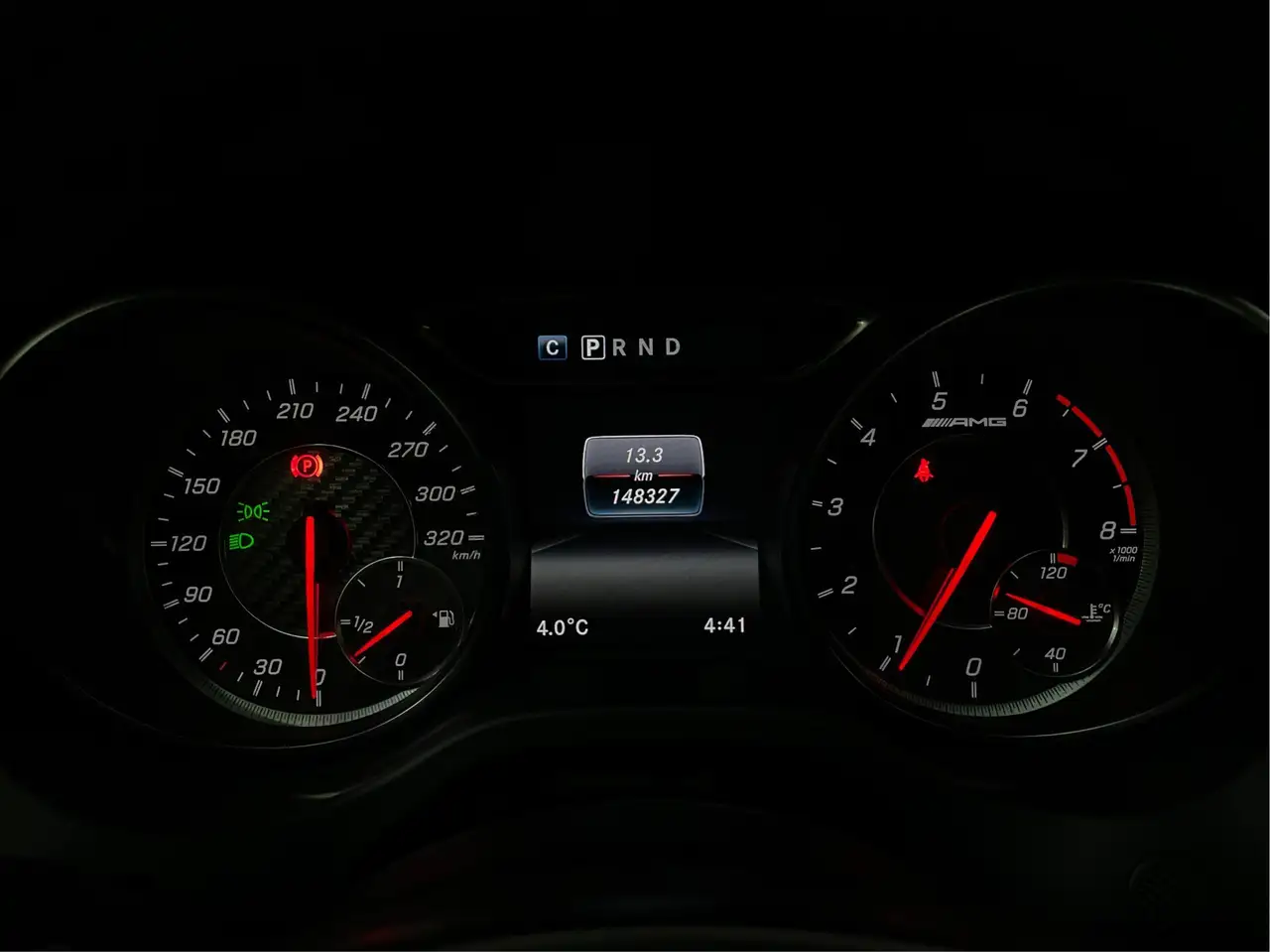 Mercedes-Benz GLA снимка Mercedes-Benz GLA