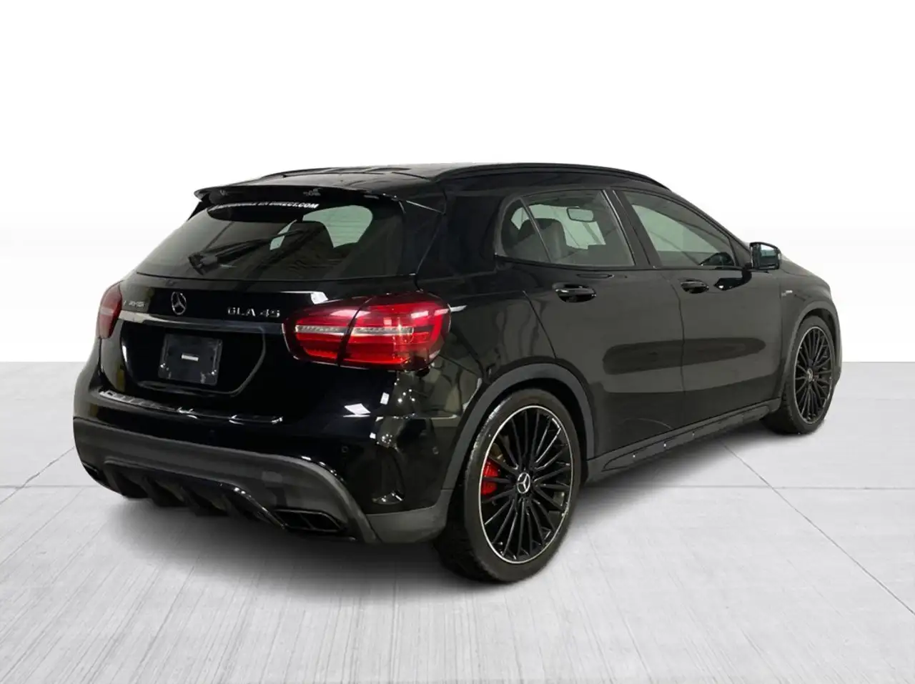 Mercedes-Benz GLA снимка Mercedes-Benz GLA