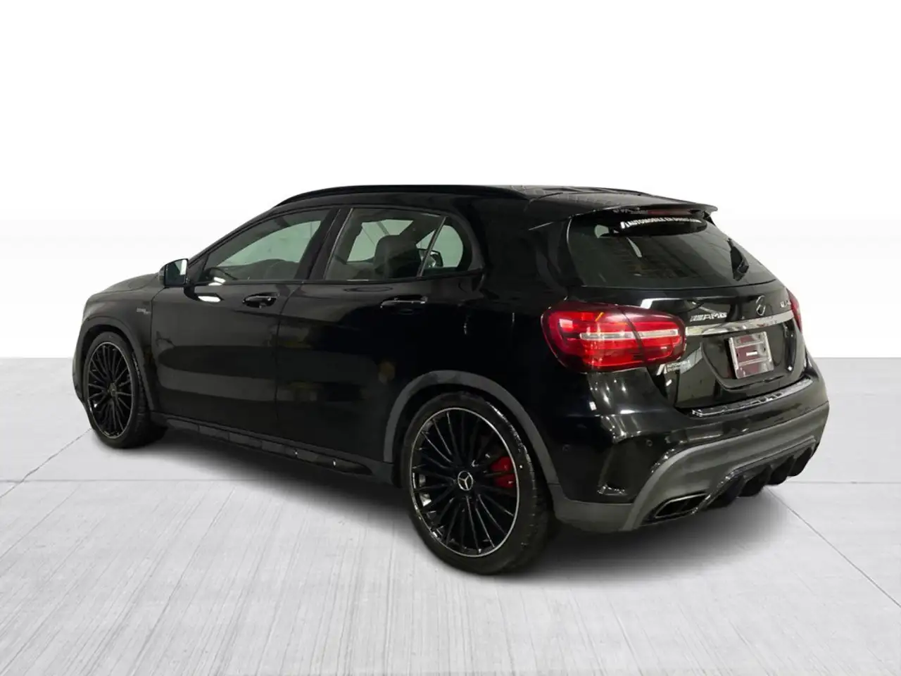 Mercedes-Benz GLA снимка Mercedes-Benz GLA