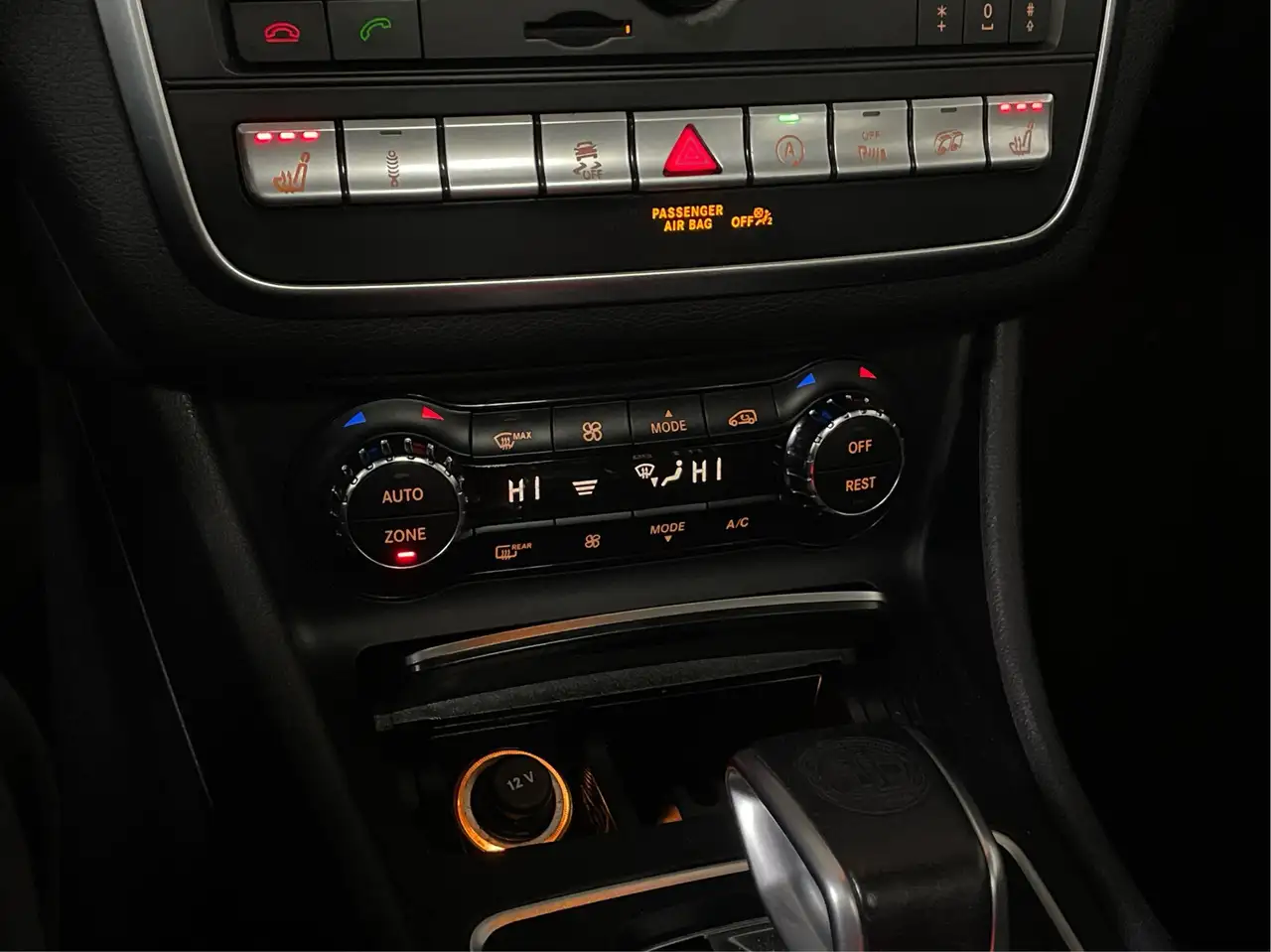 Mercedes-Benz GLA снимка Mercedes-Benz GLA