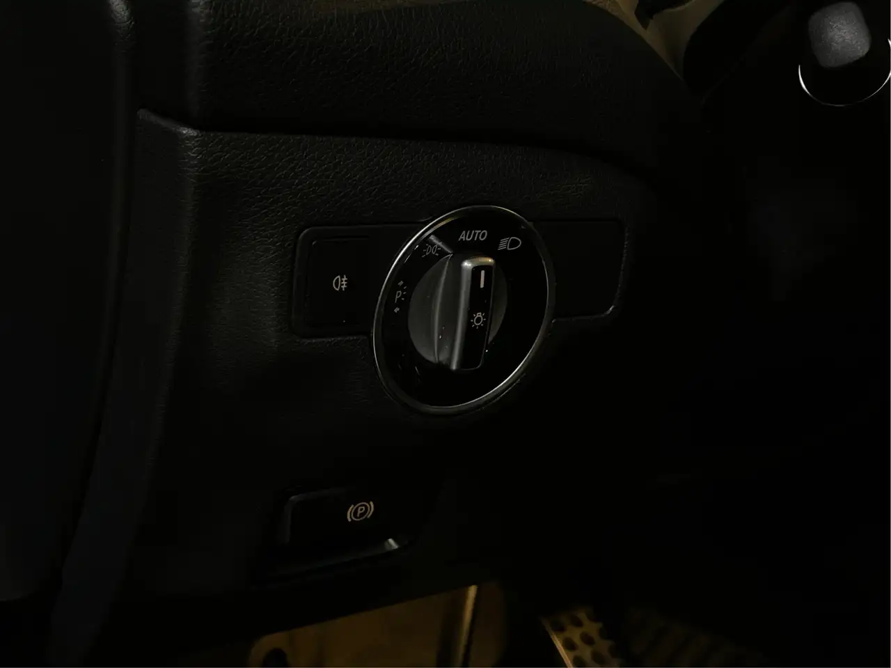 Mercedes-Benz GLA снимка Mercedes-Benz GLA