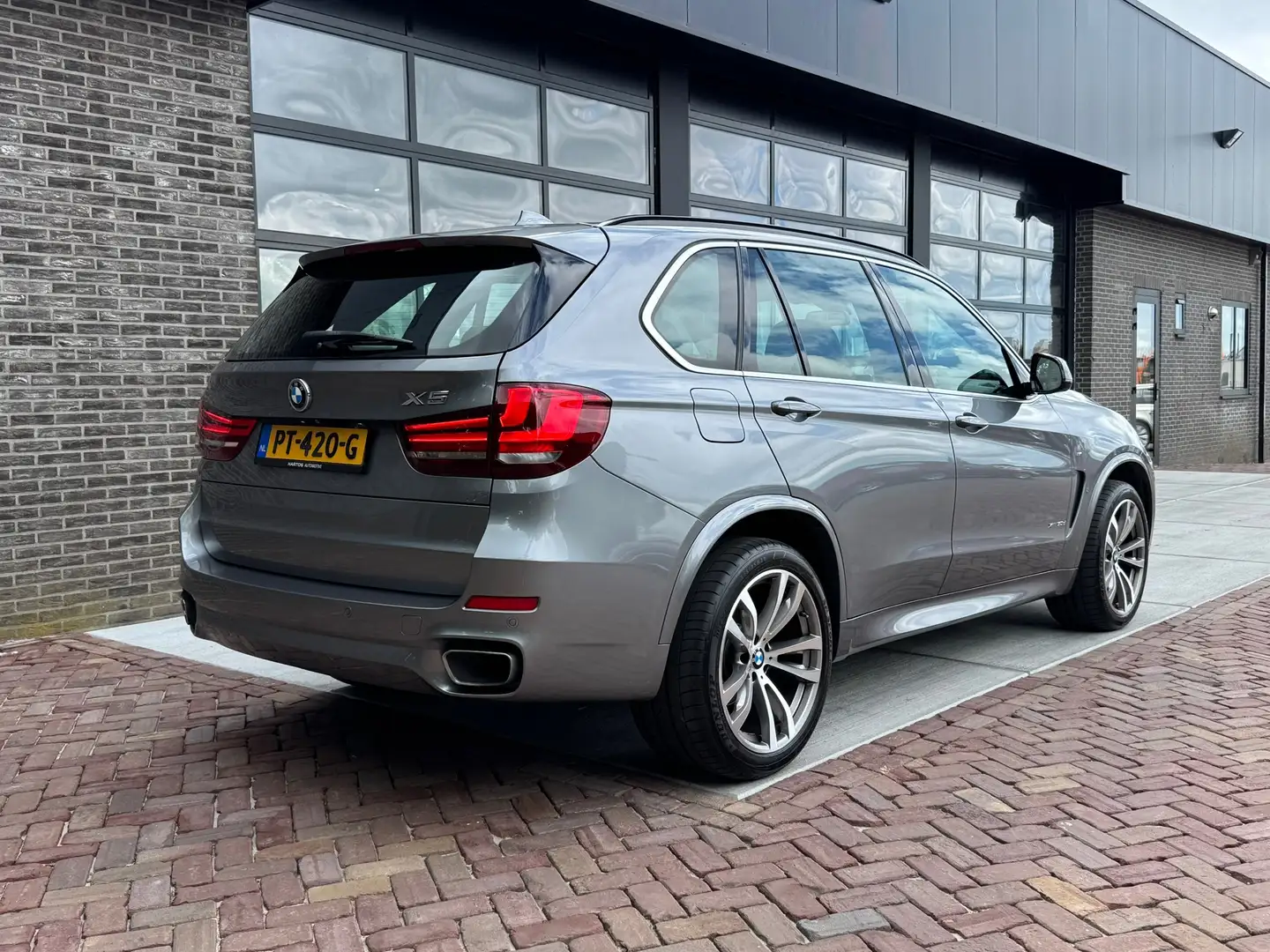 BMW X5 XDrive30d High Executive 7p. | M-Pakket | Pano | V Grijs - 2