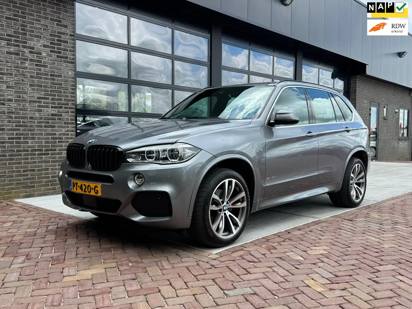 BMW X5 XDrive30d High Executive 7p. | M-Pakket | Pano | V Grijs - 1